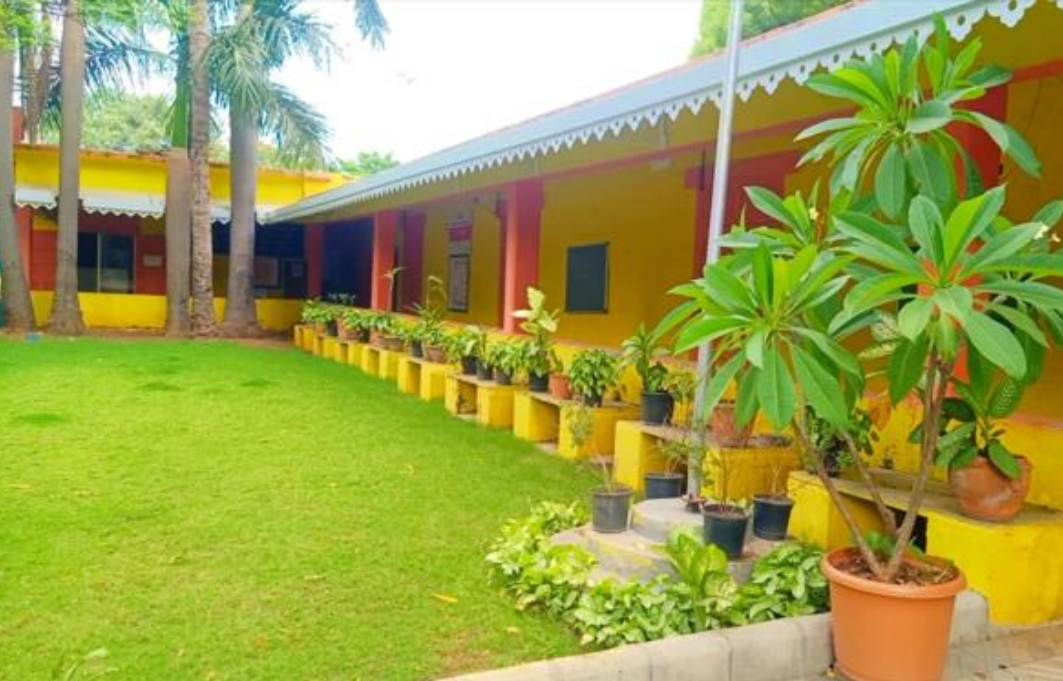Shri. Sant Gadge Maharaj Vidhyalaya South Main Road, Koregaon Park. by Yohan Poonawalla